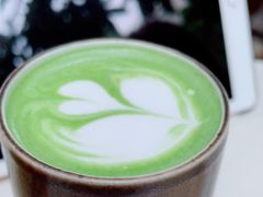 -彳亍咖啡·这里(水湾路店)