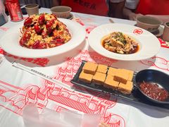 -肥肥虾庄·金牌油焖大虾(汉街SKP店)