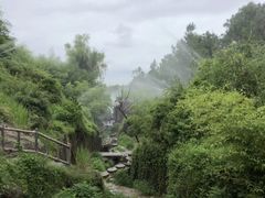 -雪山彩虹谷景区