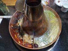 -果松木炭酸菜铜火锅·外婆参鸡汤