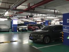 -龙湖天街-停车场