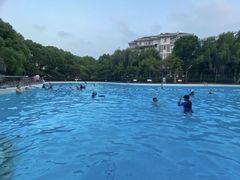 -小海豚国际游泳培训中心(松江九亭店)