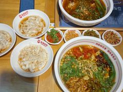 -呷佬·长沙手工米粉(金沙江路店)