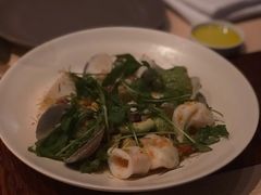 温热海鲜沙拉配牛油果-Mercato莫卡多露台餐厅与酒吧(K11店)