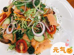 烟熏三文鱼沙拉-LUCCA卢卡西班牙海鲜饭(远洋广场店)