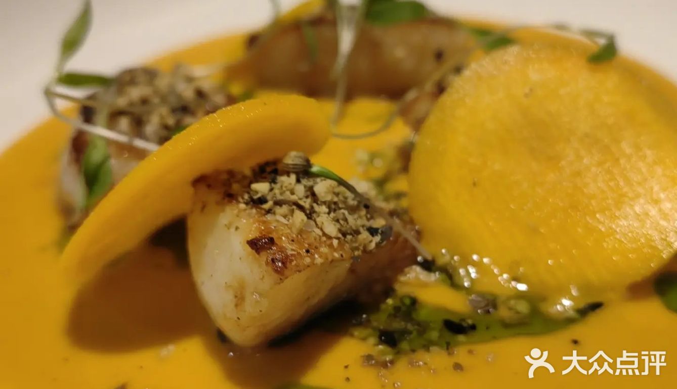 携母亲来我工作许多年的老餐厅用餐。心怀感激