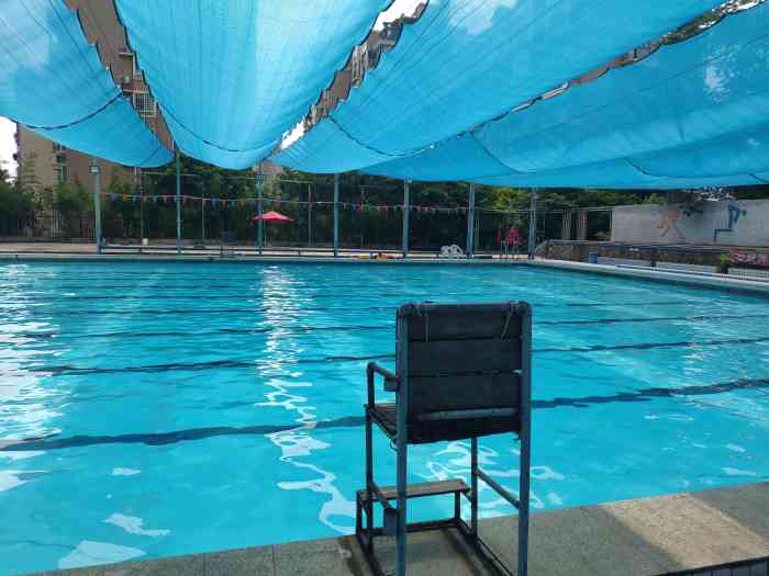 大梦山游泳池-"泳池很大,有浅水区也有深水区,有遮阳的区.