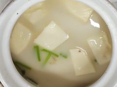鱼头豆腐汤-正宗普宁豆干坊·洪记砂锅粥(红领巾路店)