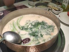 -洪氏嗨捞·广东猪肚鸡·椰子鸡火锅(西咸万象城店)