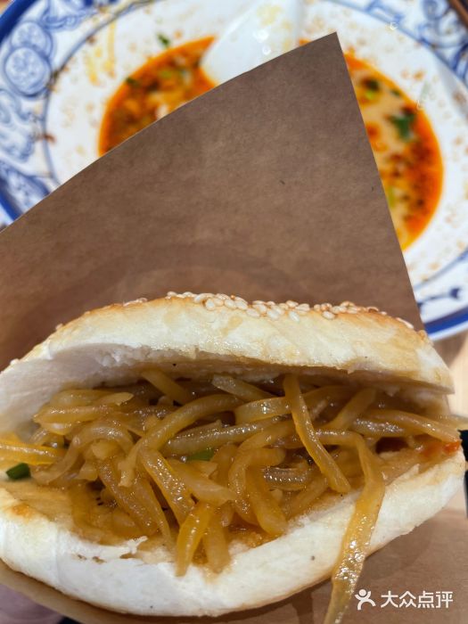 人人馋羊汤·饸饹面(住总万科店)烧饼夹土豆丝图片