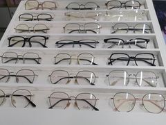 -英伦眼镜蔡司依视路折扣店(通州万达店)