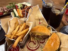 -BOURBON 玻本美式餐厅酒吧(虹桥新天地店)