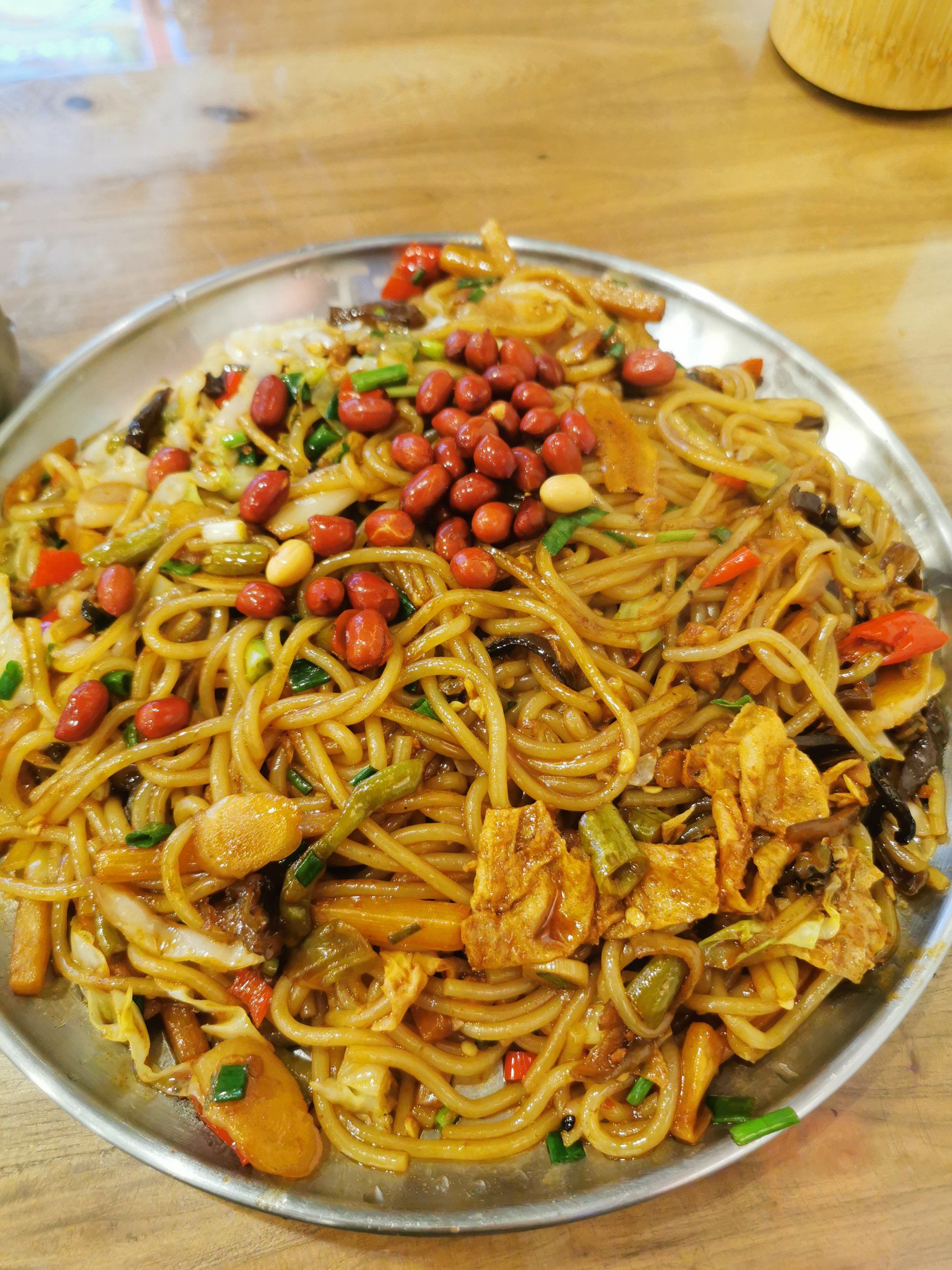 大胆!吃过最舍得放螺丝的炒螺蛳粉,建议严查