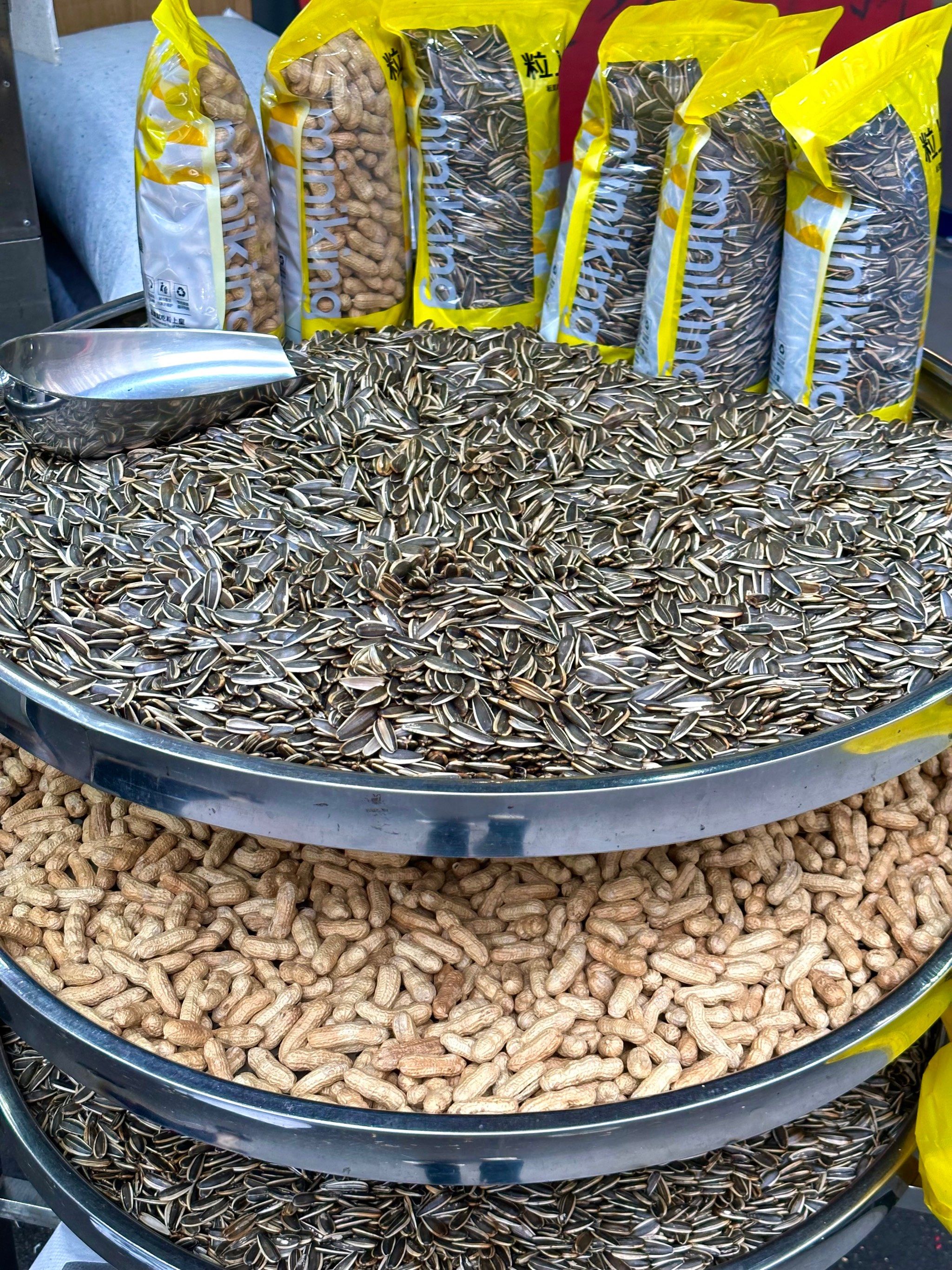 过年少不了花生瓜子小零食吧!