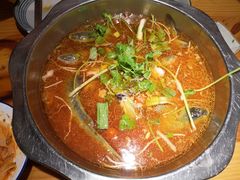 -野山舂·贵州现舂酸汤火锅(鸿通城店)