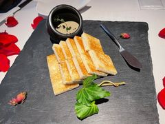 盐水鸭肝酱配烤面包片-梧桐