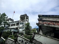 -四川汶川特大地震漩口中学遗址
