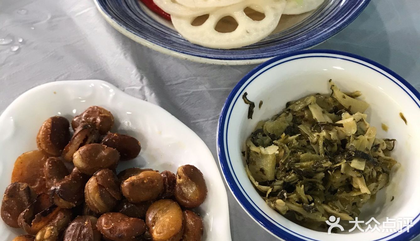 店面并不是很大,但还整洁干净