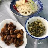 店面并不是很大,但还整洁干净