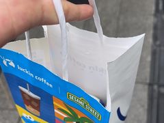 -瑞幸咖啡(田贝地铁站D出入口店)