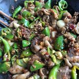 下面有火,一直是热的,后期还可以加辅菜和酸菜