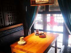 -帅巴人舅母子腊蹄民俗村