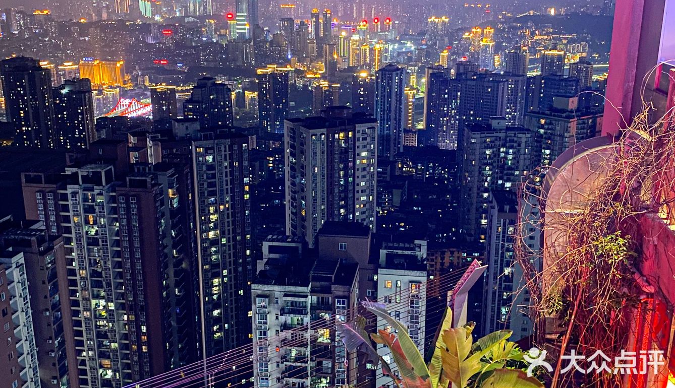 重庆8D魔幻都市｜顶楼烟火气的大排档