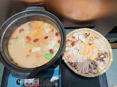 鲜菌跑山土鸡锅-中8楼风尚云南菜(颐堤港店)