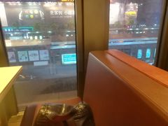 靠窗位-麦当劳(总统大酒店店)