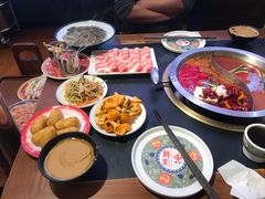 -沸炉重庆老火锅(军事博物馆店)