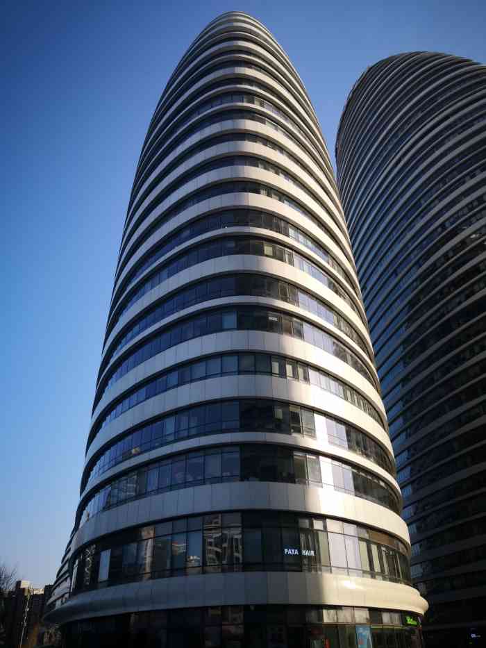 朝外soho-"大厦的风景还可以 起码不是那种很憋屈的 .