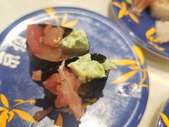 金枪鱼牛油果军舰-京樽回転寿司(奥林匹克店)