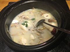 -洪氏嗨捞·广东猪肚鸡·椰子鸡火锅(西咸万象城店)