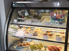 面包甜点陈列柜-丁先生蛋糕·品质鲜作(桐梓林店)