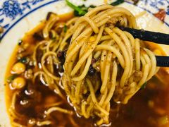 -渝之汇牛肉豌杂面