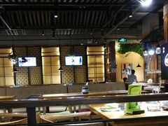 大堂-洪氏嗨捞·广东猪肚鸡·椰子鸡火锅(西咸万象城店)