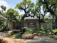 -Chom Cafe and Restaurant