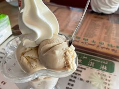 巴旦木口味冰淇淋-古老冰山特色冰淇淋店(艾提尕尔店)