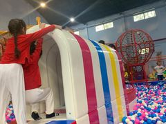 -嘿哟动霸CHUA·新潮玩运动娱乐中心·蹦床滑冰团建乐园