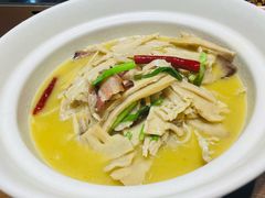 腊肉春笋锅-钵家大院(大花岭店)