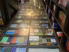 -钟书阁(松江泰晤士小镇店)