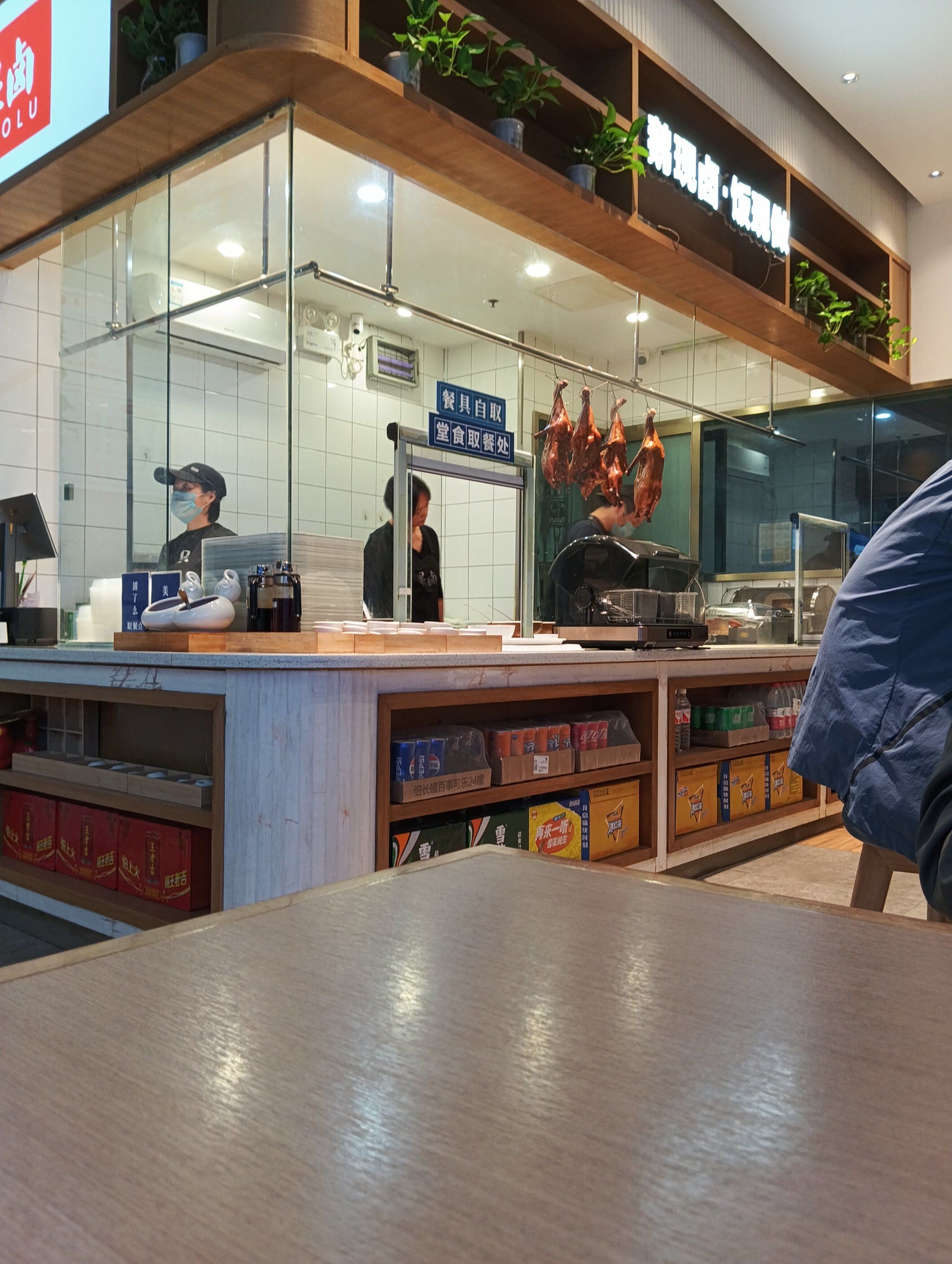 堂食的菜比外卖来的多一些,米饭和汤免费.#午饭#0元玩转这座城