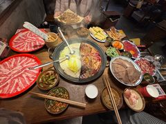 鸳鸯锅红汤配三鲜锅-萍姐火锅·公路夜市(武汉首店)