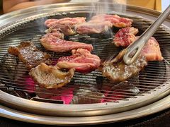-围炉肉舍•炭烤活鳗•丹东海鲜烤肉(步行街店)