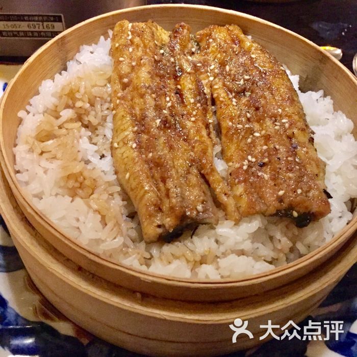 籠蒸活鰻魚飯