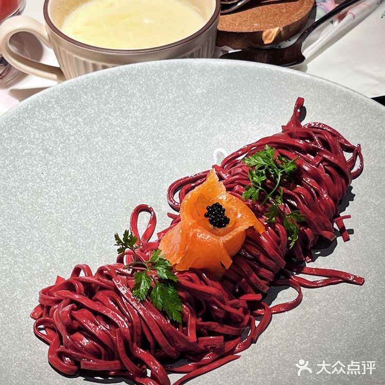 圣诞节约会好去处，就在这家新晋西餐厅🎄