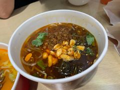 肉酱酸辣粉-吉品合酥脆烤饼(嘉里城店)