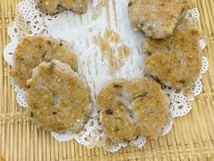 香煎鲮鱼饼-水乡人家私房菜(逢简店)