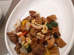 五彩雪花牛肉粒-宴会中心