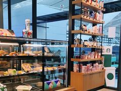 面包甜点陈列柜-星巴克(青岛火车北站候车大厅店)
